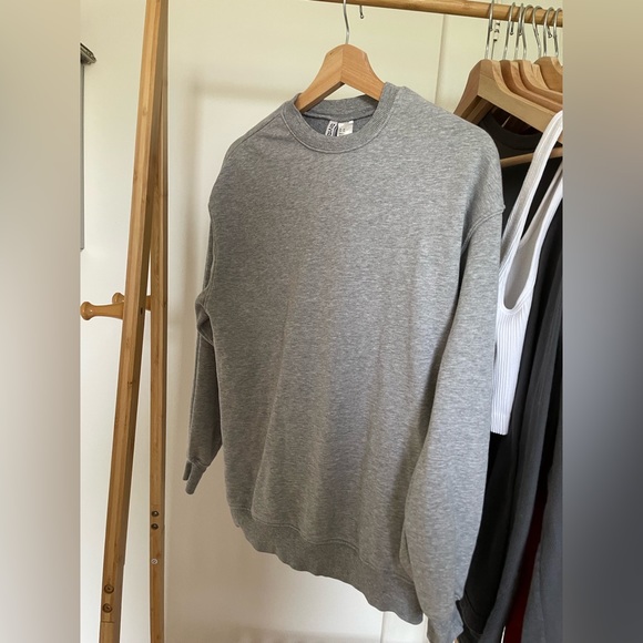 Divided H&M Grey Crewneck - Picture 2 of 4
